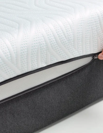 TEMPUR PRO Air washable mattress cover with SmartCool Technology and QuickRefresh zippered design