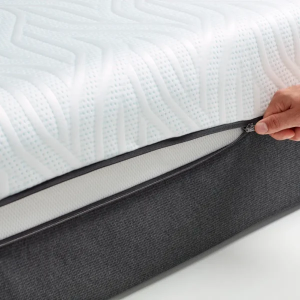 TEMPUR PRO Air washable mattress cover with SmartCool Technology and QuickRefresh zippered design
